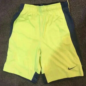 Nike dri fit shorts size medium